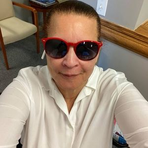 Meet your Posher, Lorraine